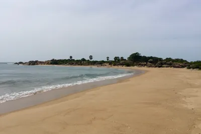 Golven bij Whiskey Point in de omgeving van Arugam Bay