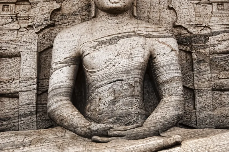 De in rots uitgehouwen boeddhabeelden van Gal Vihara in Polonnaruwa