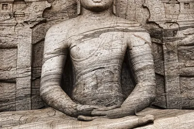 De in rots uitgehouwen boeddhabeelden van Gal Vihara in Polonnaruwa